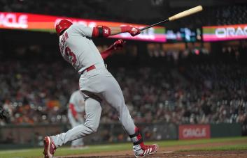 VÍDEO | Hit de Carlson da triunfo a Cardenales ante Gigantes en MLB
