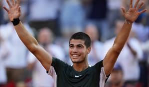 Alcaraz ahora supera a Djokovic y jugará la final en Madrid