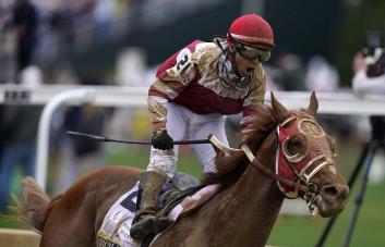 Rich Strike da la gran sorpresa al llegar primero en el Derby de Kentucky