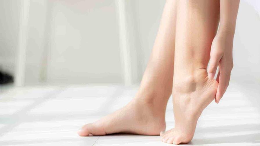 Así puedes aliviar los pies hinchados