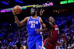 Embiid vuelve de cirugía y los 76ers vencen al Heat