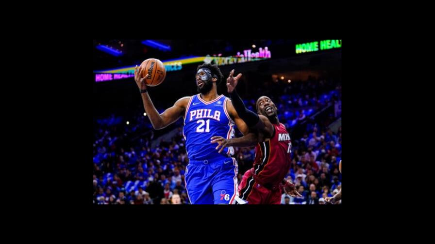 Embiid vuelve de cirugía y los 76ers vencen al Heat Embiid vuelve de cirugía y los 76ers vencen al Heat