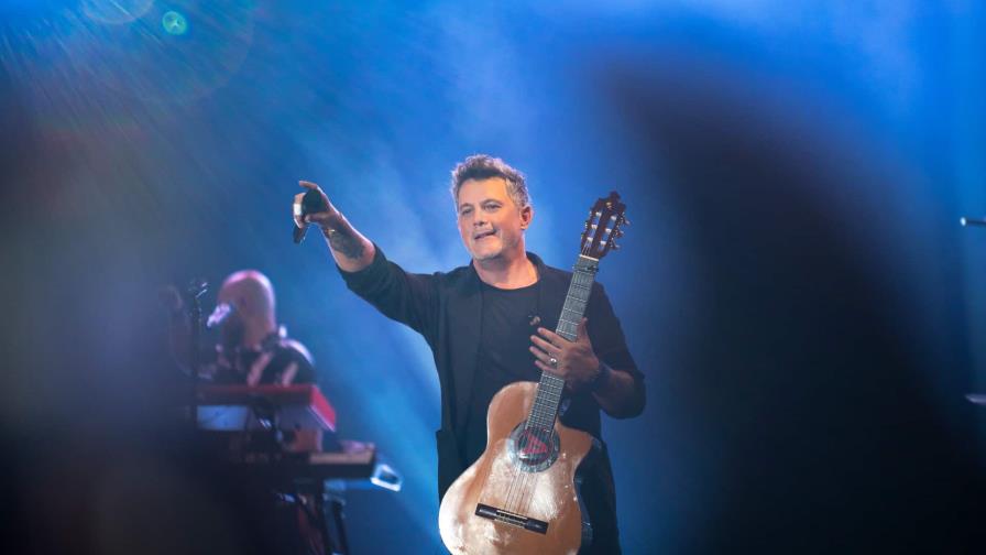 Alejandro Sanz deja la piel en el escenario al presentar en el país “LaGira 2022”