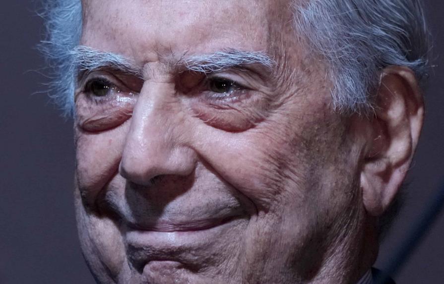 Mario Vargas Llosa reivindica libertad del español en Buenos Aires