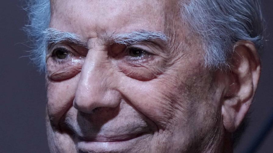 Mario Vargas Llosa reivindica libertad del español en Buenos Aires