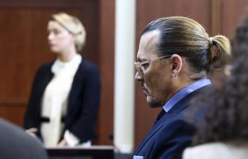 Testimonios de Johnny Depp y Amber Heard difieren marcadamente