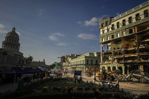 Los rescatistas trabajan a contrarreloj tras explosion de hotel en Cuba