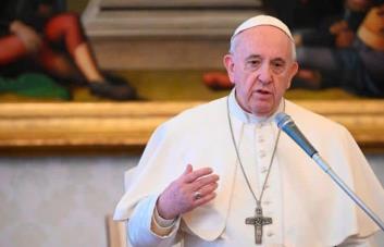 El papa pide oraciones por las víctimas de la explosión del hotel en Cuba