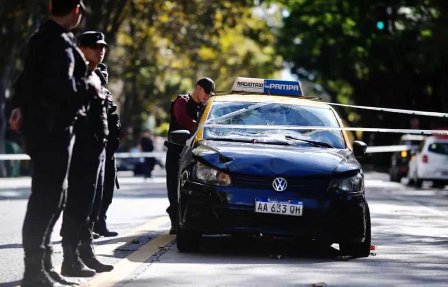 Chofer sufre ACV en plena calle y atropella tres turistas en Argentina