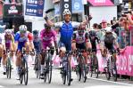 De vuelta en el Giro, Cavendish gana sprint en tercera etapa De vuelta en el Giro, Cavendish gana sprint en tercera etapa