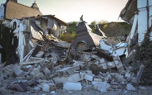 Evacúan a más de 170 personas de Mariúpol