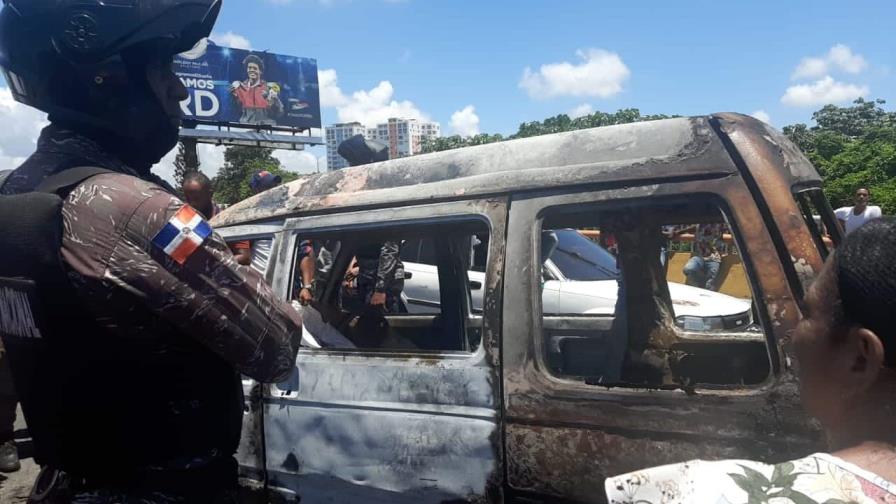 Mueren dos niñas al incendiarse vehículo en la avenida Las Américas