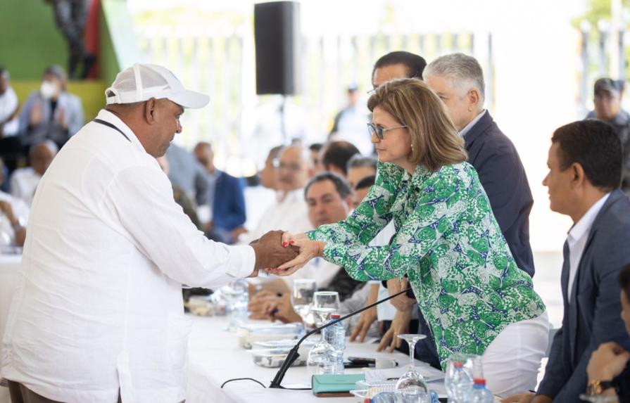 Vicepresidenta sostiene encuentro con 120 juntas de vecinos de Santiago Oeste