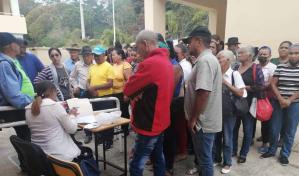Moradores de la sierra en Santiago Rodríguez participan en jornada de salud visual