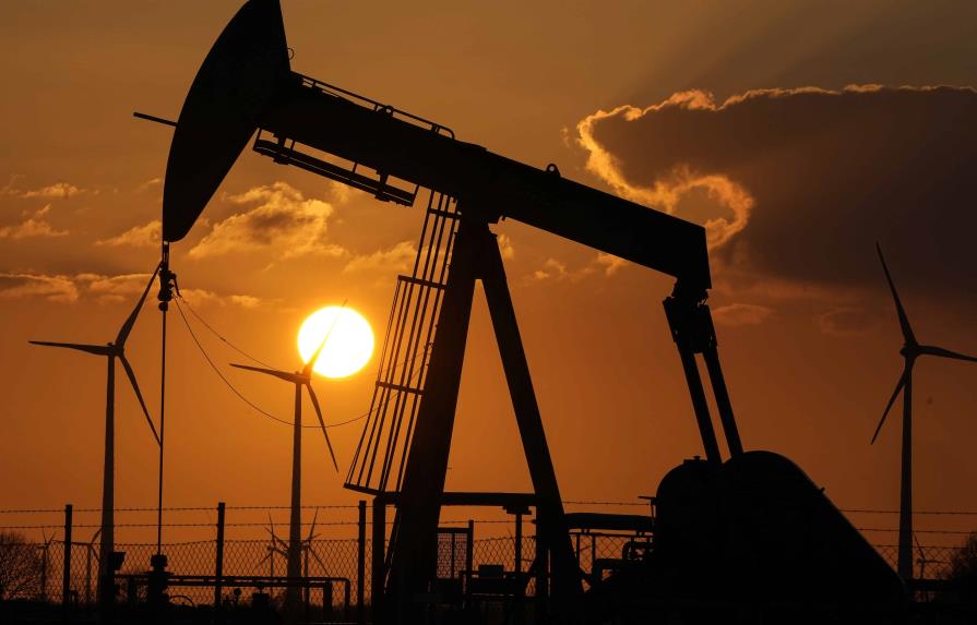 El petróleo de Texas abre con una subida del 0.11 % hasta 112.34 dólares