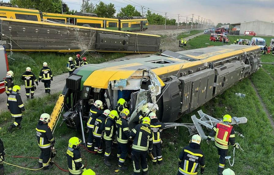 Al menos un muerto y 13 heridos al descarrilar un tren en Austria