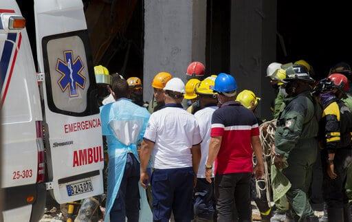Retiran escombros de hotel en La Habana afectado por explosión