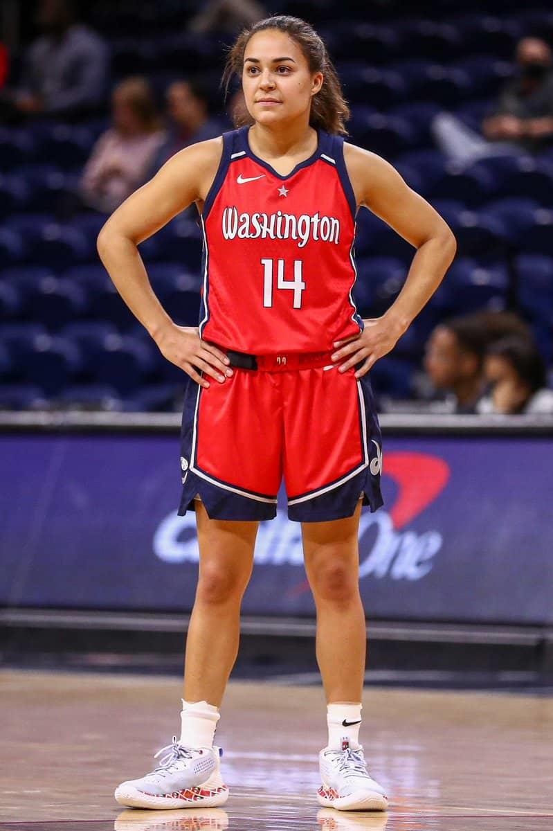 Debuta Katie Benzan, es la primera dominicana en la WNBA