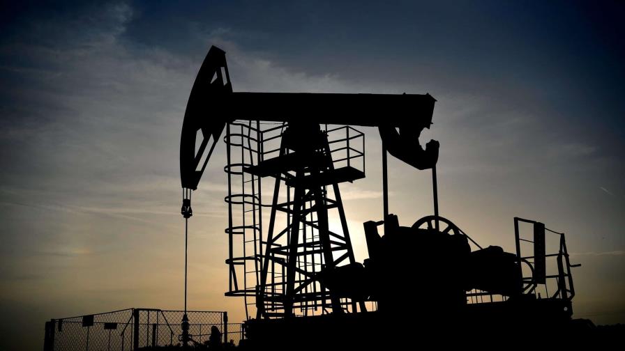 El petróleo de Texas abre con una bajada del 2.47 %,  hasta 107.05 dólares