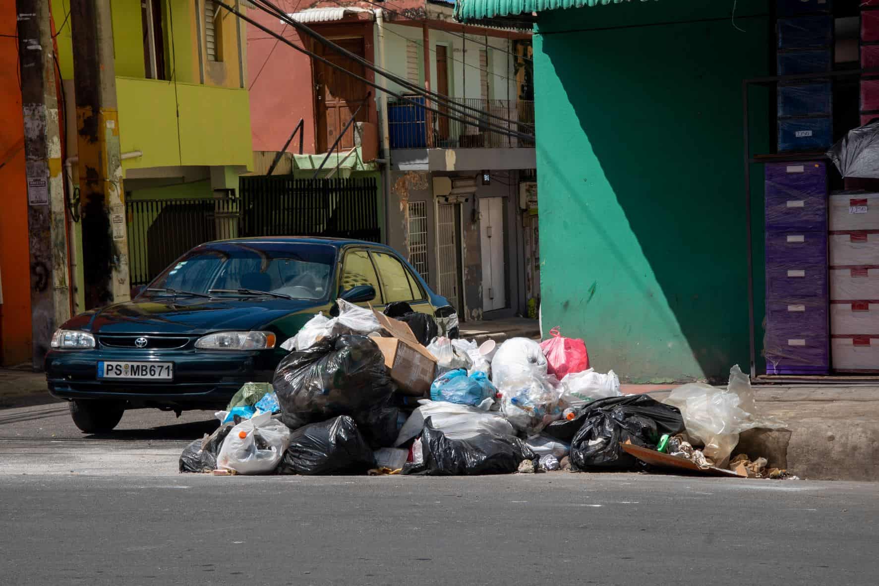 Lasa alimañas y malos olores son un problema por la basura
