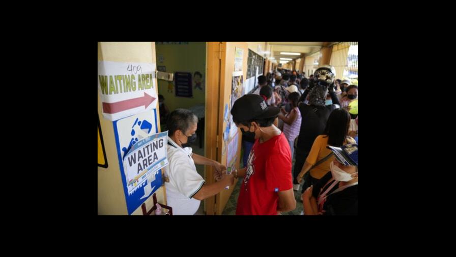 Filipinas acude a votar en un momento delicado