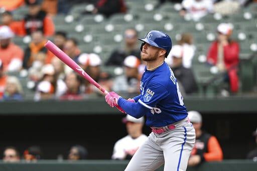 Reales y Orioles dividen honores en doble cartelera