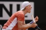 Shapovalov gana en Italia pese a penalización