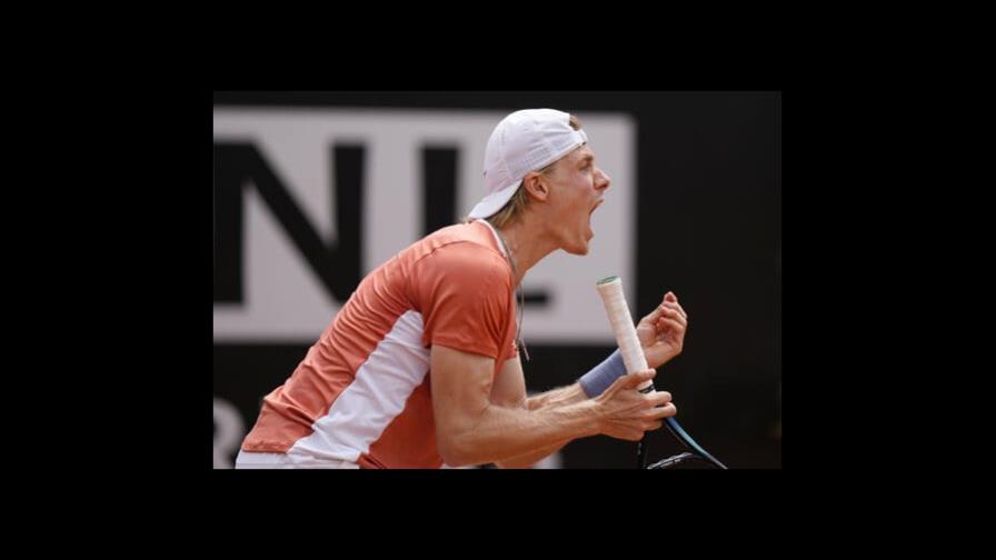 Shapovalov gana en Italia pese a penalización