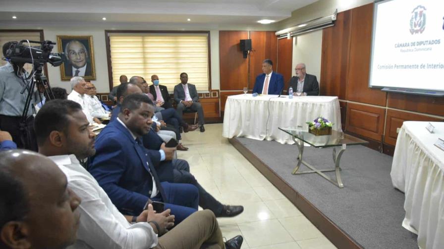 Crean mesa de diálogo sobre la reforma policial