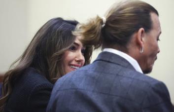 ¿Johnny Depp tiene un romance con una de sus abogadas?