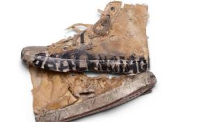 Así son los tenis desgastados virales de Balenciaga