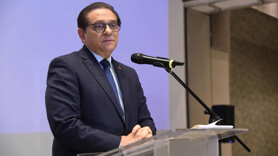 Ministro de Salud resalta la labor de los bioanalistas en su día
