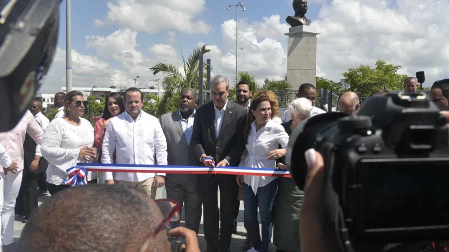 Dos décadas después, remozan parte que quedó de Plazoleta de Peña Gómez