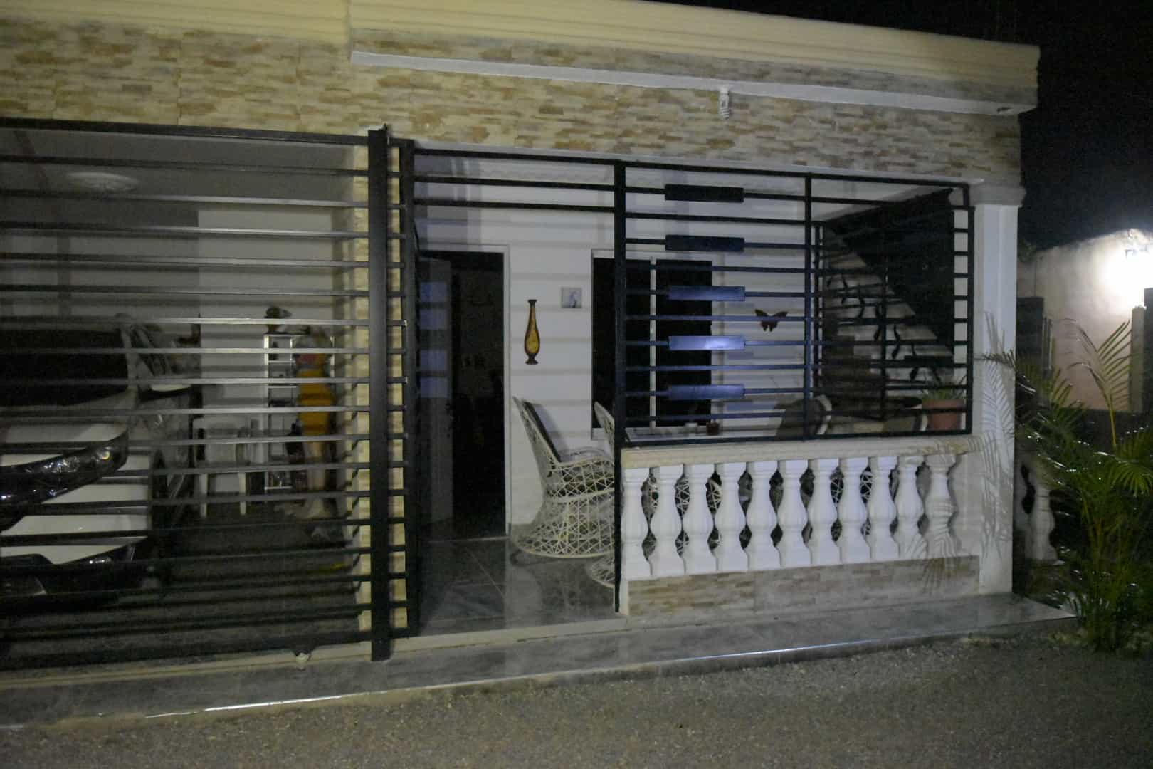 Residencia donde fue atacada la víctima por los desconocidos.