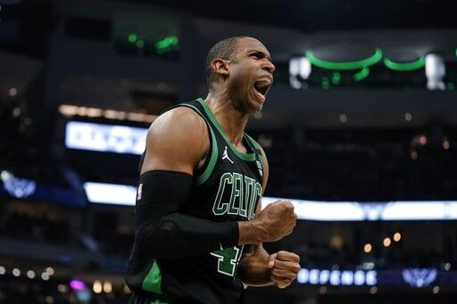 Los Celtics de Boston ganan a los Bucks y empatan la serie con gran labor de Al Horford