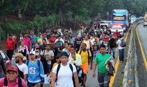 Caravana de migrantes pide protección a comisión de DD.HH. en México