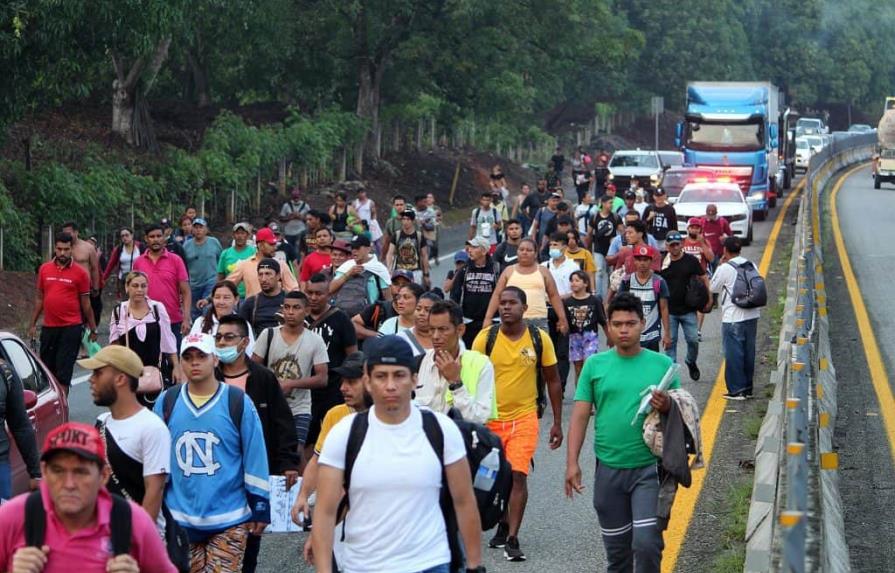 Caravana de migrantes pide protección a comisión de DD.HH. en México