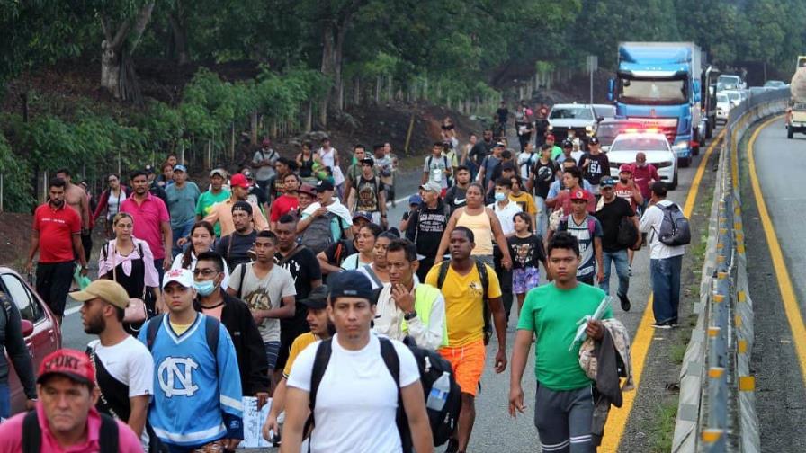 Caravana de migrantes pide protección a comisión de DD.HH. en México