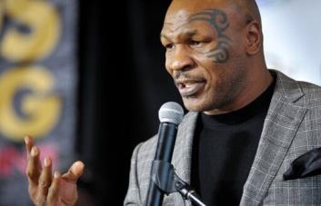 Tyson no afrontará cargos por golpear a pasajero en avión