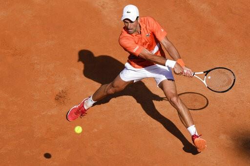 Novak Djokovic saca buena nota en su debut en Roma