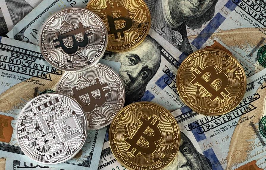 El bitcóin cae por debajo de los 30,000 dólares por primera vez desde julio de 2021