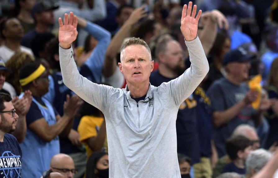 Entrenador de Warriors, Steve Kerr, da positivo al COVID-19