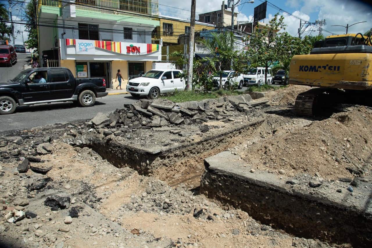 Hubo que romper en varios puntos para detercatr el lugar de la avería