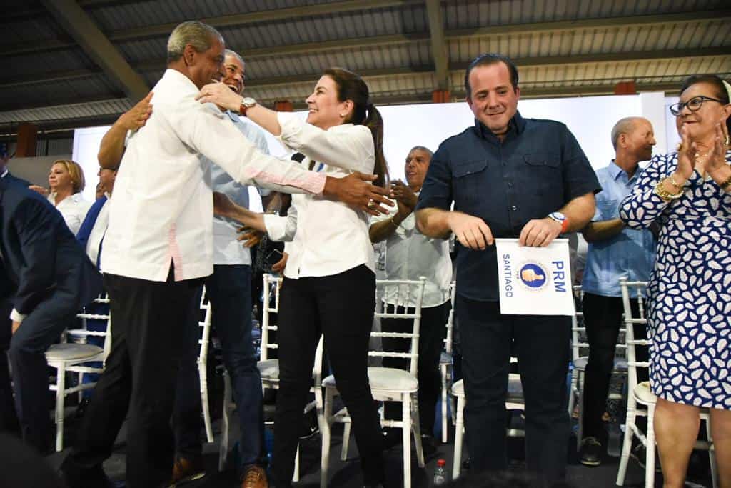 José Ignacio Paliza, presidente del Partido Revolucionario Moderno, durante un acto de apoyo en Santiago.