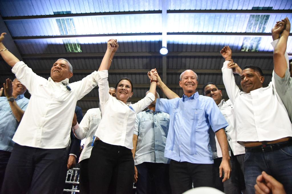 Carolina Mejía, secretaria general del Partido Revolucionario Moderno, durante un acto en Santiago.