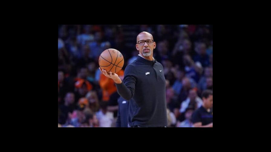 Monty Williams gana el premio Entrenador del Año de la NBA