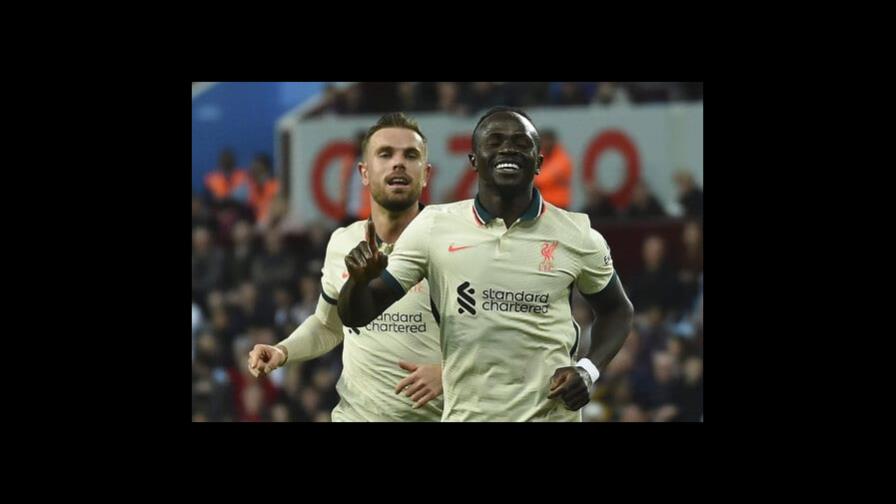 Liverpool vence al Villa e iguala al Manchester City en la cima