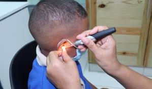 Inabie entrega lentes y auxiliares auditivos a estudiantes por valor de RD$29 millones