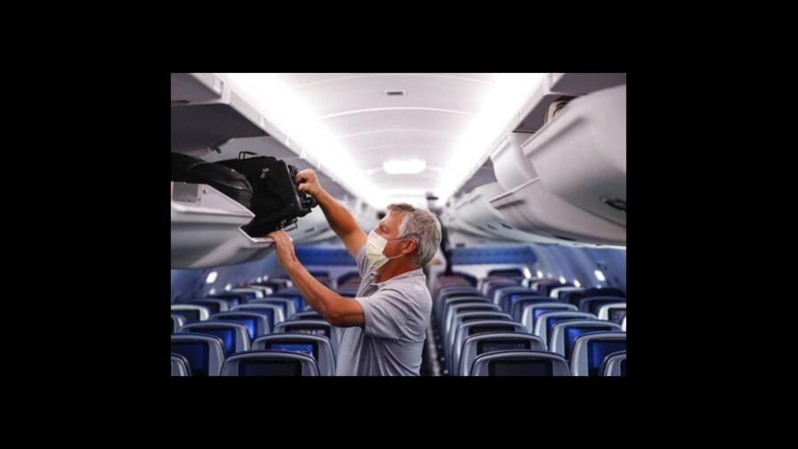 UE elimina uso de mascarilla en vuelos ante el ocaso de la pandemia