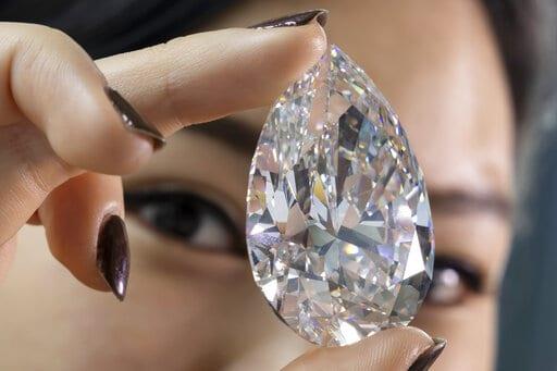 Venden en Ginebra diamante enorme en 21.7 millones de dólares